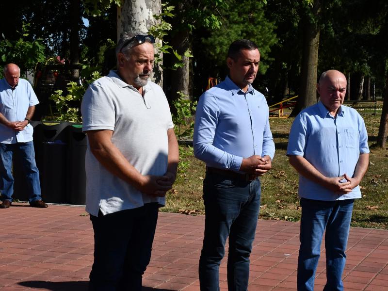 Odavanje počasti poginulim i umrlim braniteljima