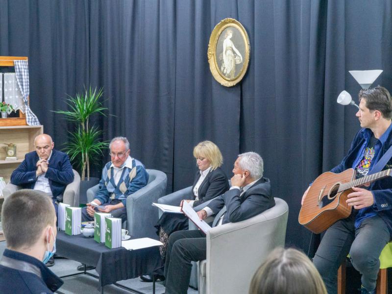 Održani su 34. Lovrakovi dani kulture i predstavljanje zbirke pjesama Željka Pavičića “Vjetar zavičaja”