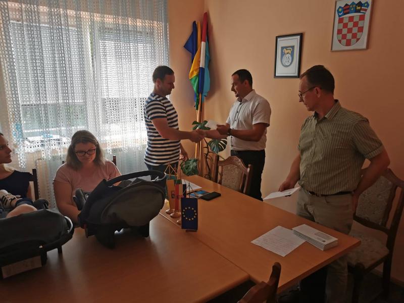 Podjela naknada roditeljima novorođene djece  s područja Općine Veliki Grđevac