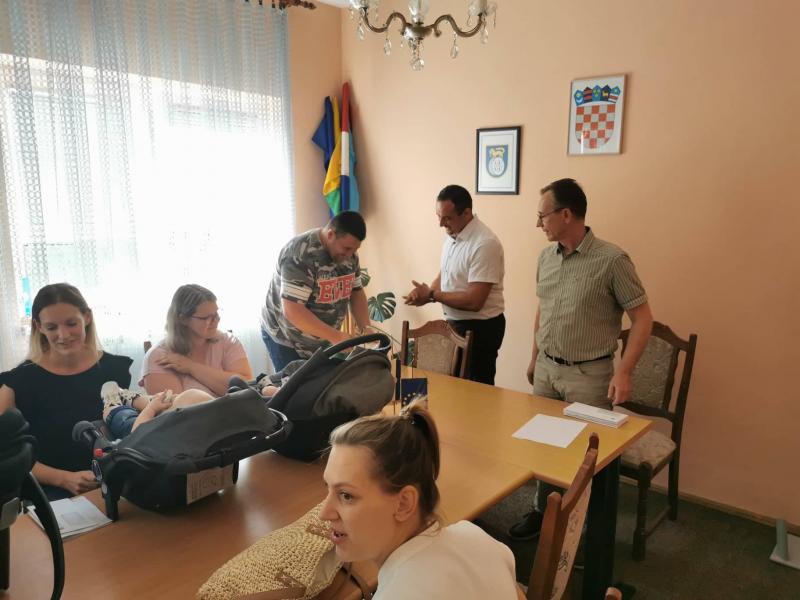Podjela naknada roditeljima novorođene djece  s područja Općine Veliki Grđevac