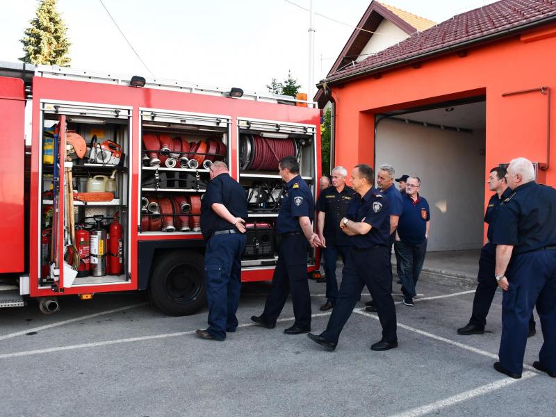 DVD Veliki Grđevac dobilo novo vatrogasno vozilo