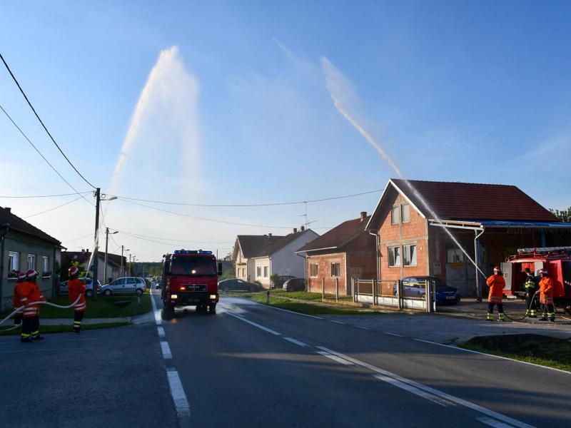 DVD Veliki Grđevac dobilo novo vatrogasno vozilo