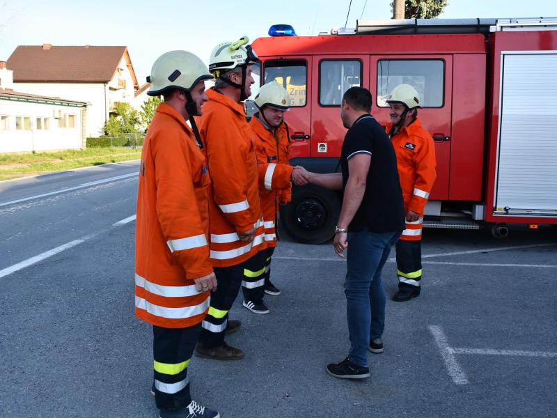 DVD Veliki Grđevac dobilo novo vatrogasno vozilo