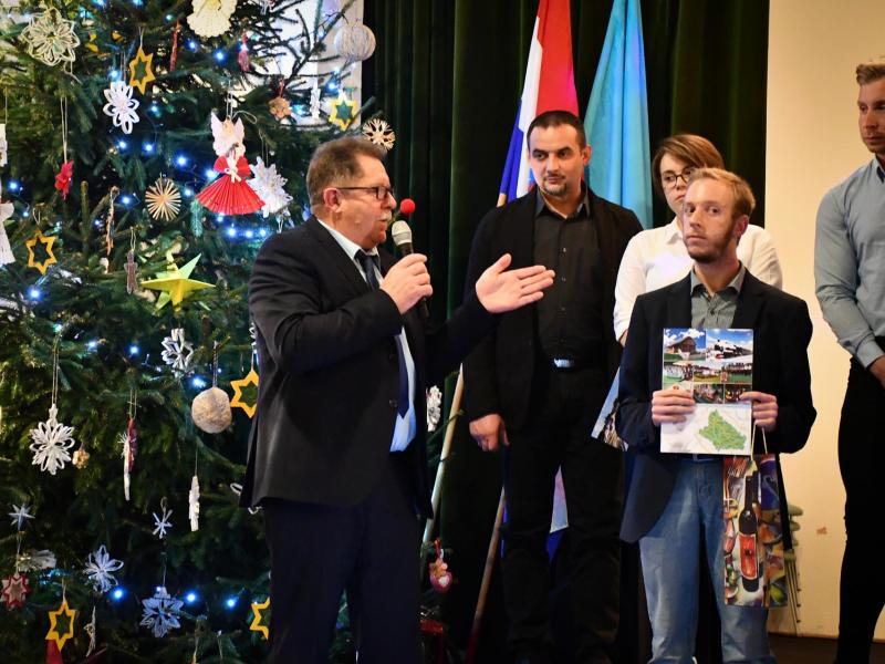 Božićno novogodišnji domjenak