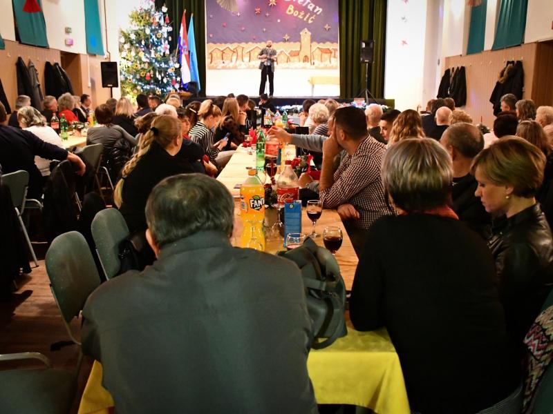 Božićno novogodišnji domjenak