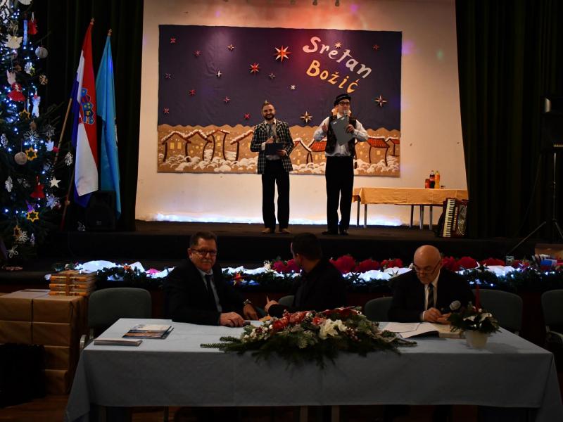 Božićno novogodišnji domjenak