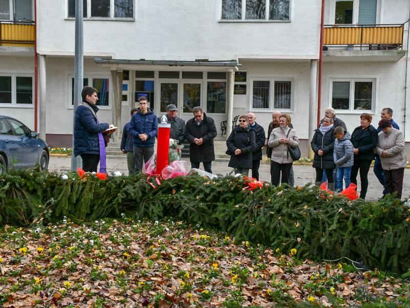 Otvorenje adventa na Lovrakovom centru i paljenje prve adventske svijeće