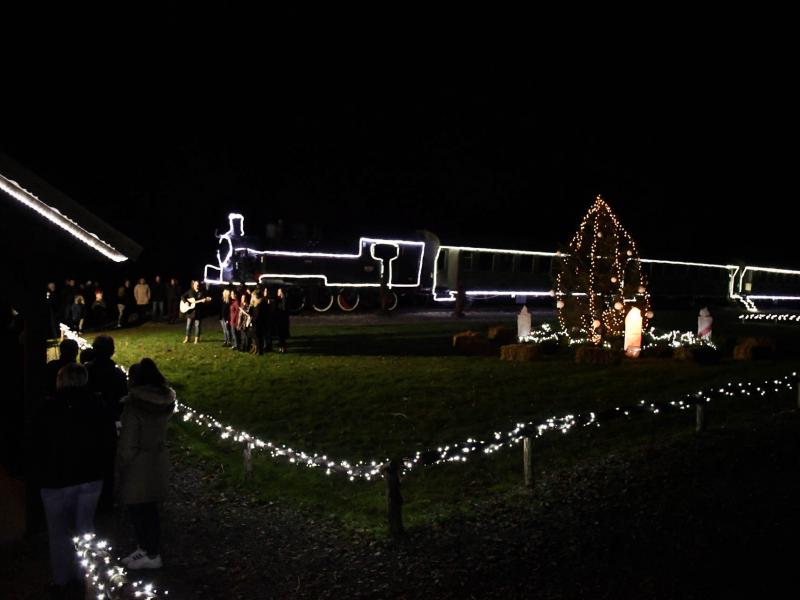 Otvorenje adventa na Lovrakovom centru i paljenje prve adventske svijeće