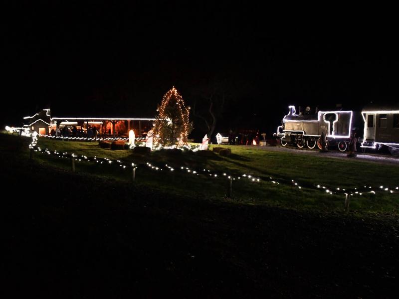 Otvorenje adventa na Lovrakovom centru i paljenje prve adventske svijeće