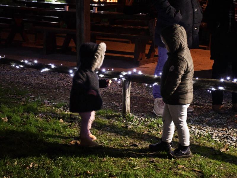 Otvorenje adventa na Lovrakovom centru i paljenje prve adventske svijeće
