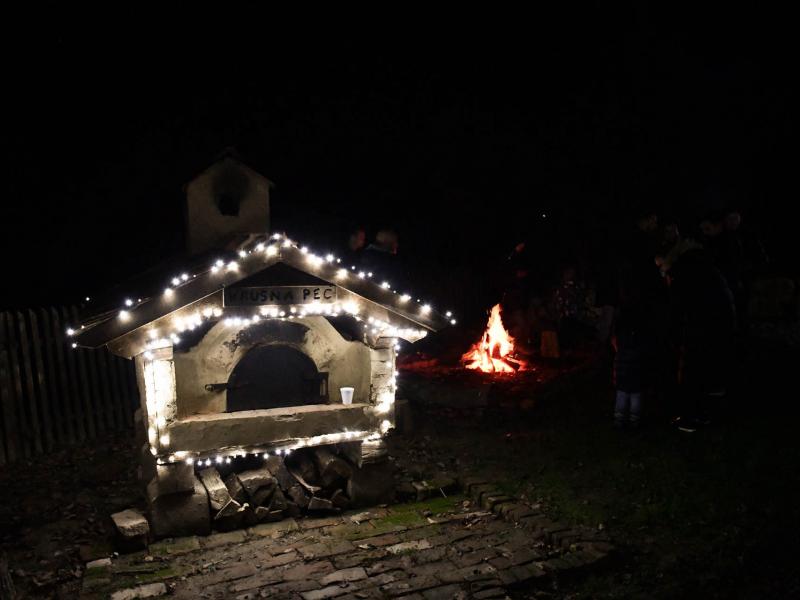 Otvorenje adventa na Lovrakovom centru i paljenje prve adventske svijeće