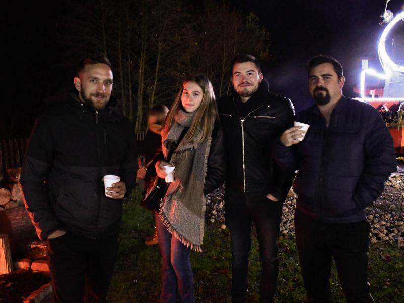 Otvorenje adventa na Lovrakovom centru i paljenje prve adventske svijeće