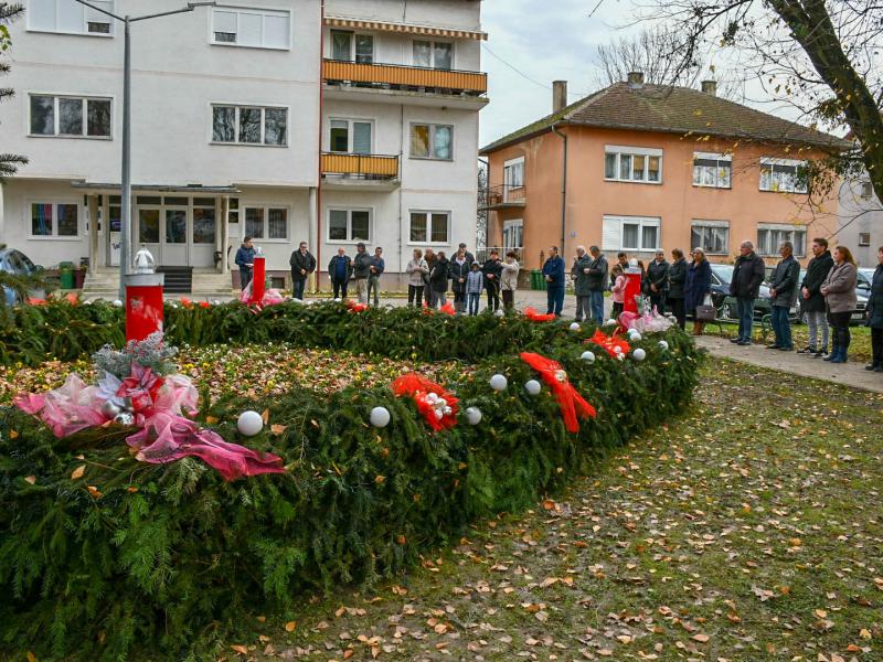 Otvorenje adventa na Lovrakovom centru i paljenje prve adventske svijeće