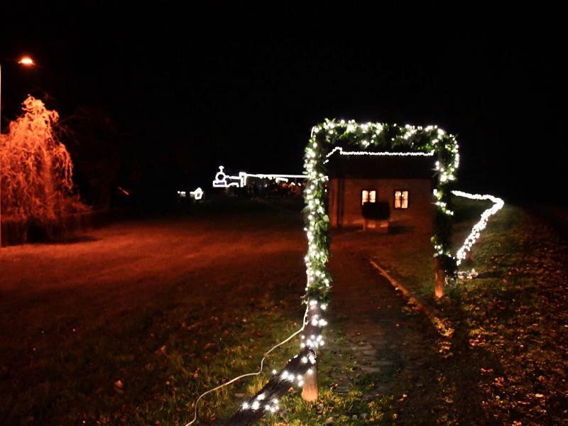 Otvorenje adventa na Lovrakovom centru i paljenje prve adventske svijeće