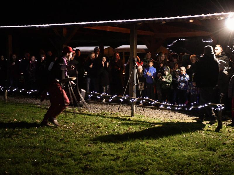 Otvorenje adventa na Lovrakovom centru i paljenje prve adventske svijeće