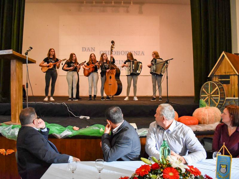 28. OBLJETNICA OSLOBOĐENJA OPĆINE I OTVORENJE PJEŠAČKE STAZE