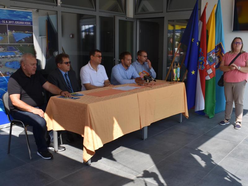 Tiskovna konferencija na bazenima Veliki Grđevac